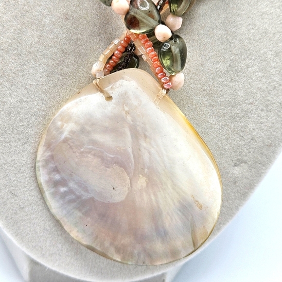 VINTAGE Genuine Shell Pendant Glass Bead Twisted Strands Necklace Ocean Beach - Picture 4 of 7